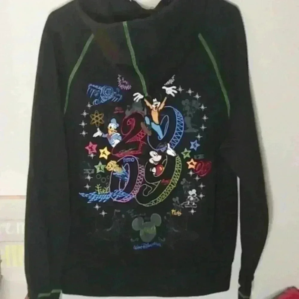 Walt Disney world hoodie 2009 Size small NWT